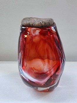 Viimeinkin yhtä, punainen  19x12cm
